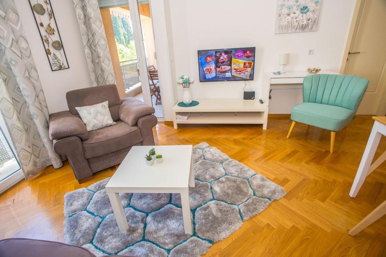 Apartment Dora Near Sea And Center With Private Garage Porec Esterno foto