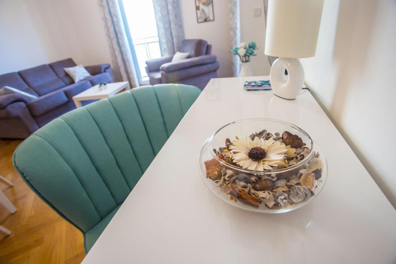 Apartment Dora Near Sea And Center With Private Garage Porec Esterno foto