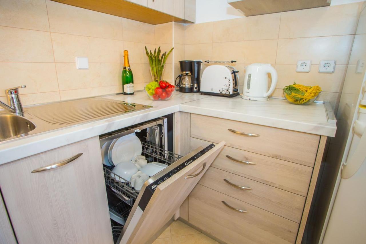 Apartment Dora Near Sea And Center With Private Garage Porec Esterno foto
