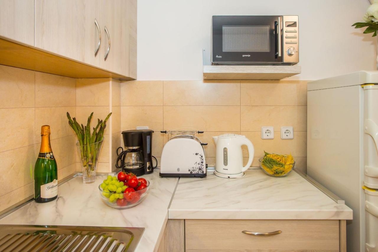 Apartment Dora Near Sea And Center With Private Garage Porec Esterno foto