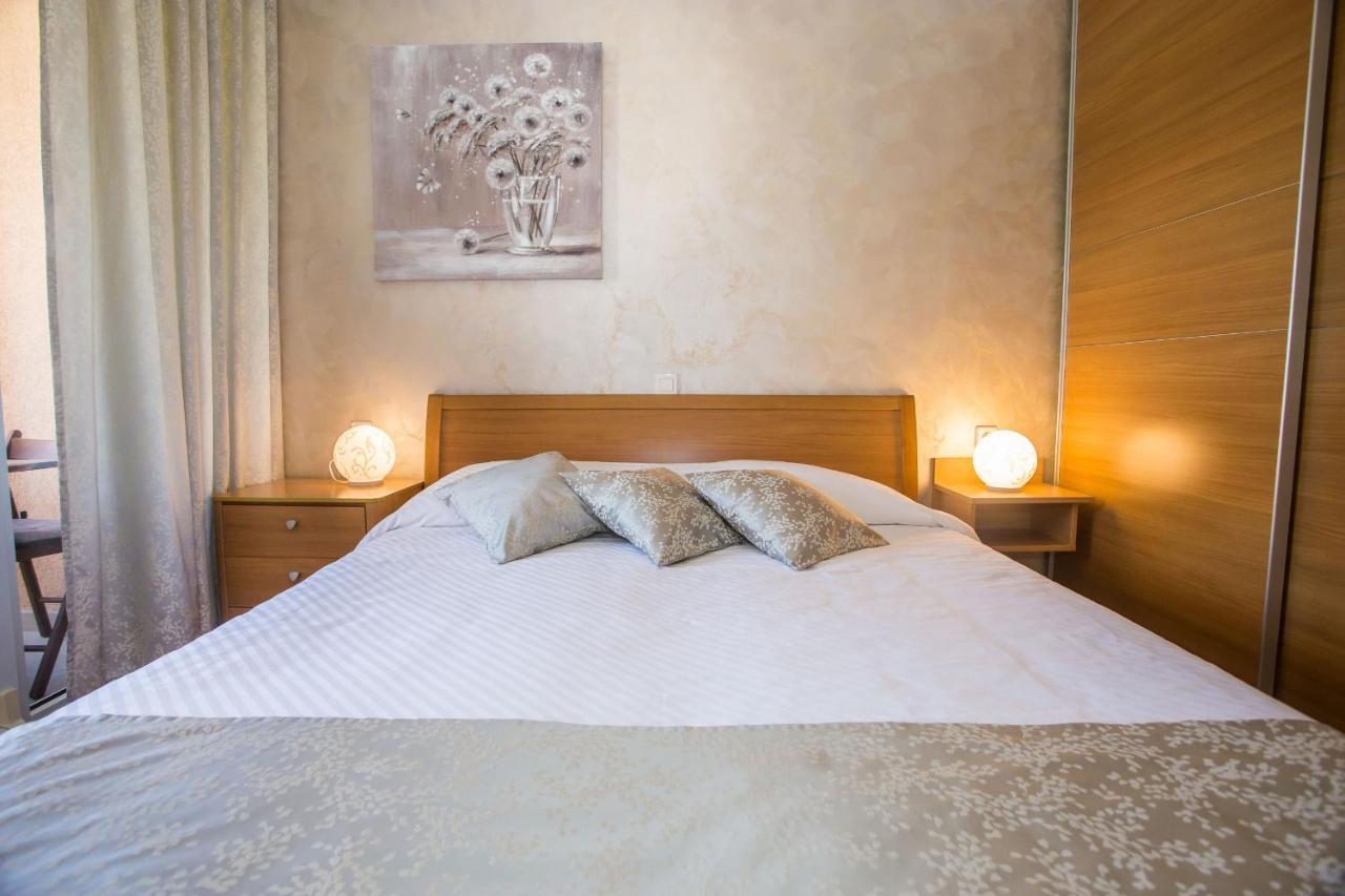 Apartment Dora Near Sea And Center With Private Garage Porec Esterno foto