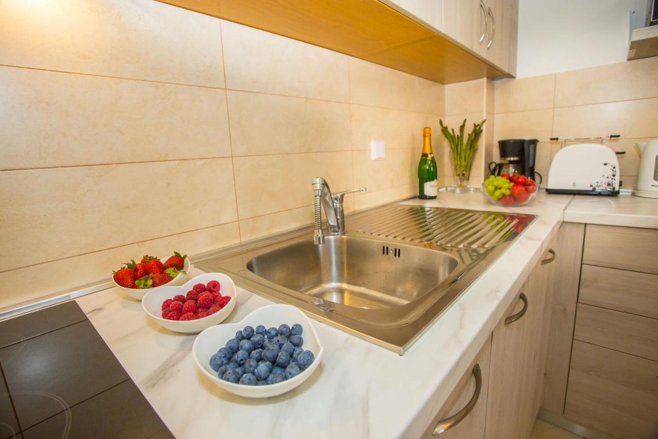 Apartment Dora Near Sea And Center With Private Garage Porec Esterno foto