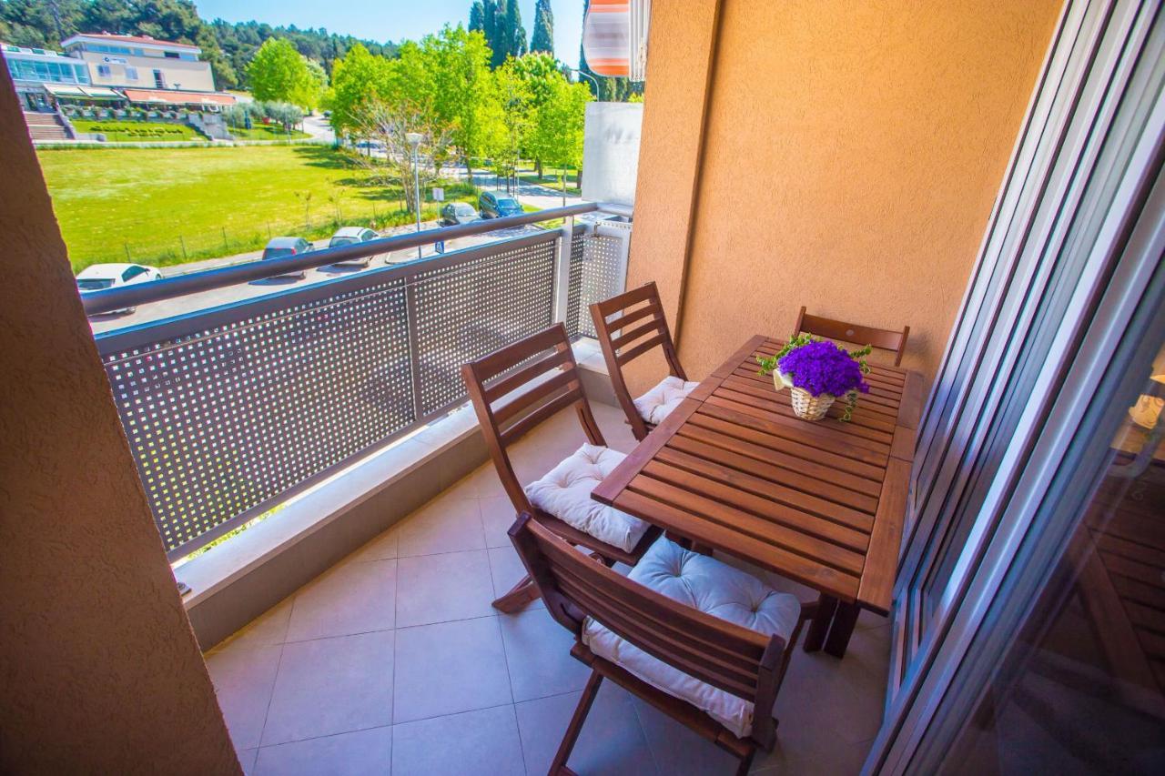Apartment Dora Near Sea And Center With Private Garage Porec Esterno foto